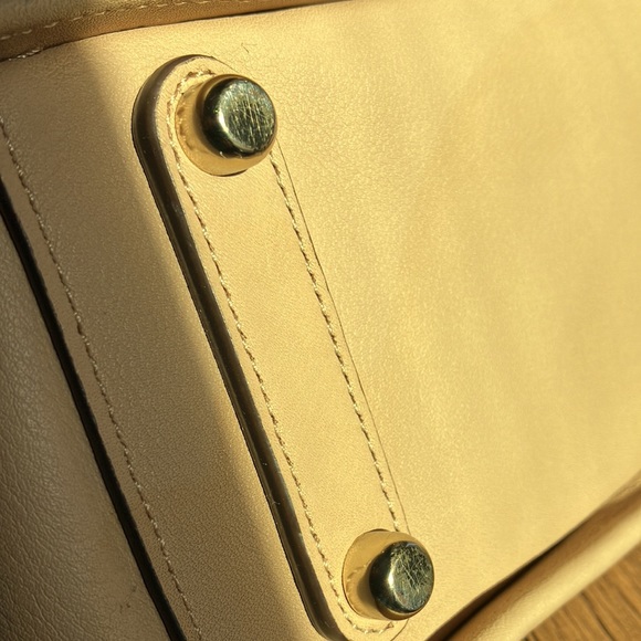 Coach Dreamer - Picture 17 of 17